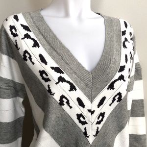 Mazik Sweater Chevron Animal Print Heather Gray White Size Medium